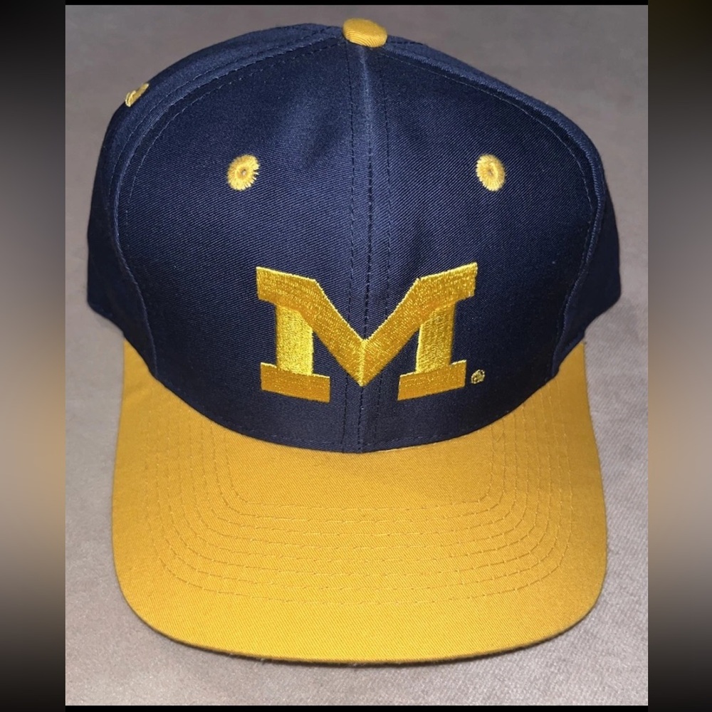 Vintage Logo 7 Michigan University Wolverines Snapback